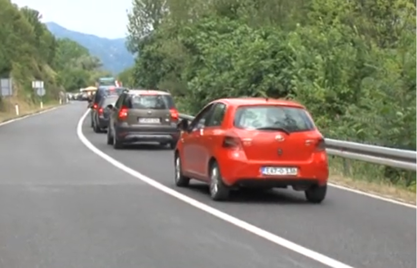 Višesatna čekanja na granicama BiH i Hrvatske, kilometarske kolone vozila